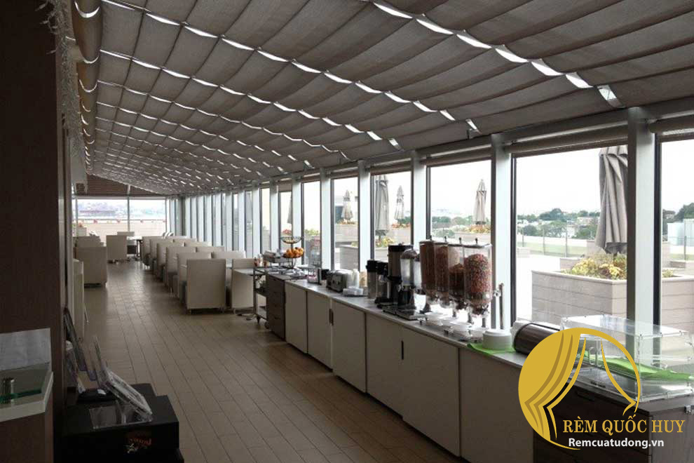 Đánh giá chi tiết ưu nhược điểm rèm trần tự động thực tế