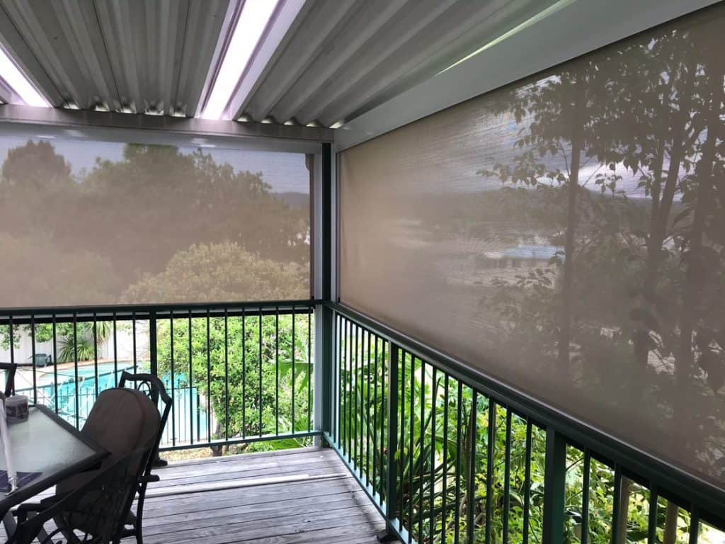 Hệ thống rèm điện ngoài trời giá rẻ che nắng mưa hiệu quả