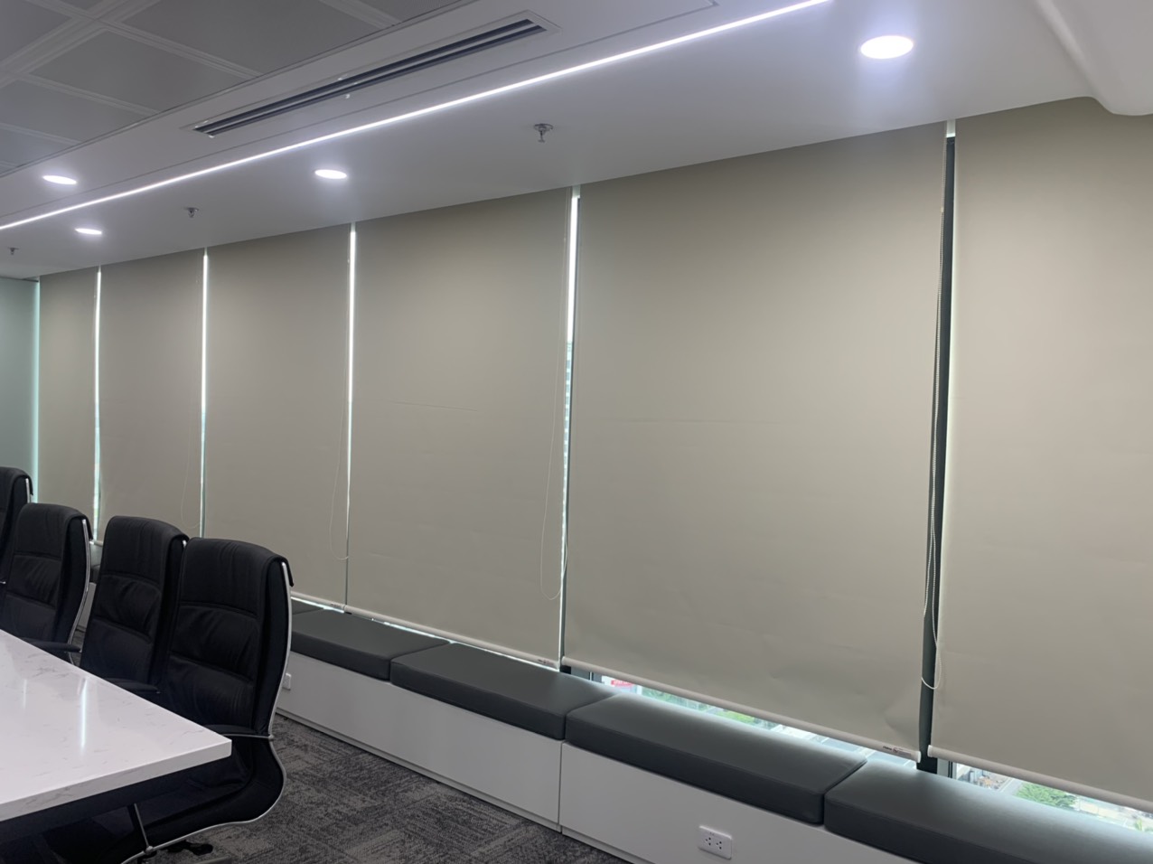 Mẫu rèm cuốn chắn sáng 100% bảo vệ nội thất