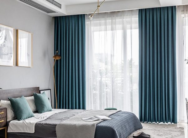 Lắp rèm 2 lớp cao cấp cản sáng 100% giúp phòng ngủ tối hoàn toàn