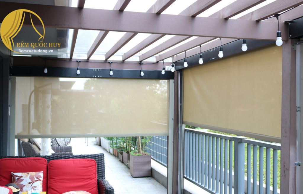 Rèm cuốn cao cấp chịu gió mạnh, chống nắng và mưa hiệu quả ngoài trời
