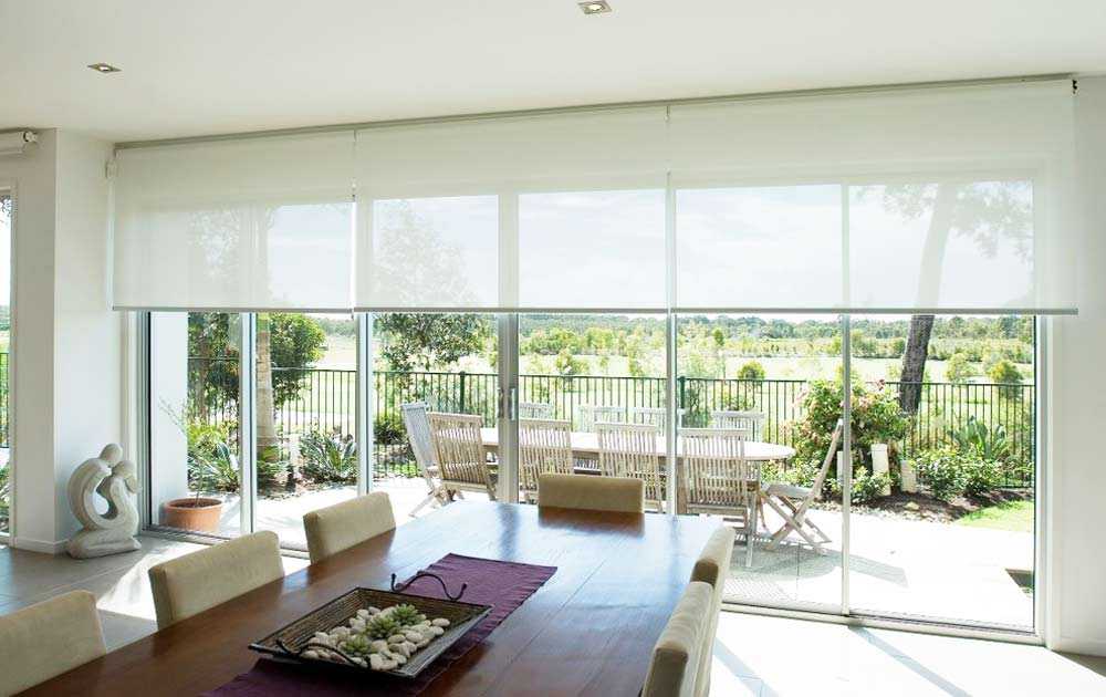 Rèm cuốn motor cao cấp tích hợp công nghệ điều khiển từ xa thông minh