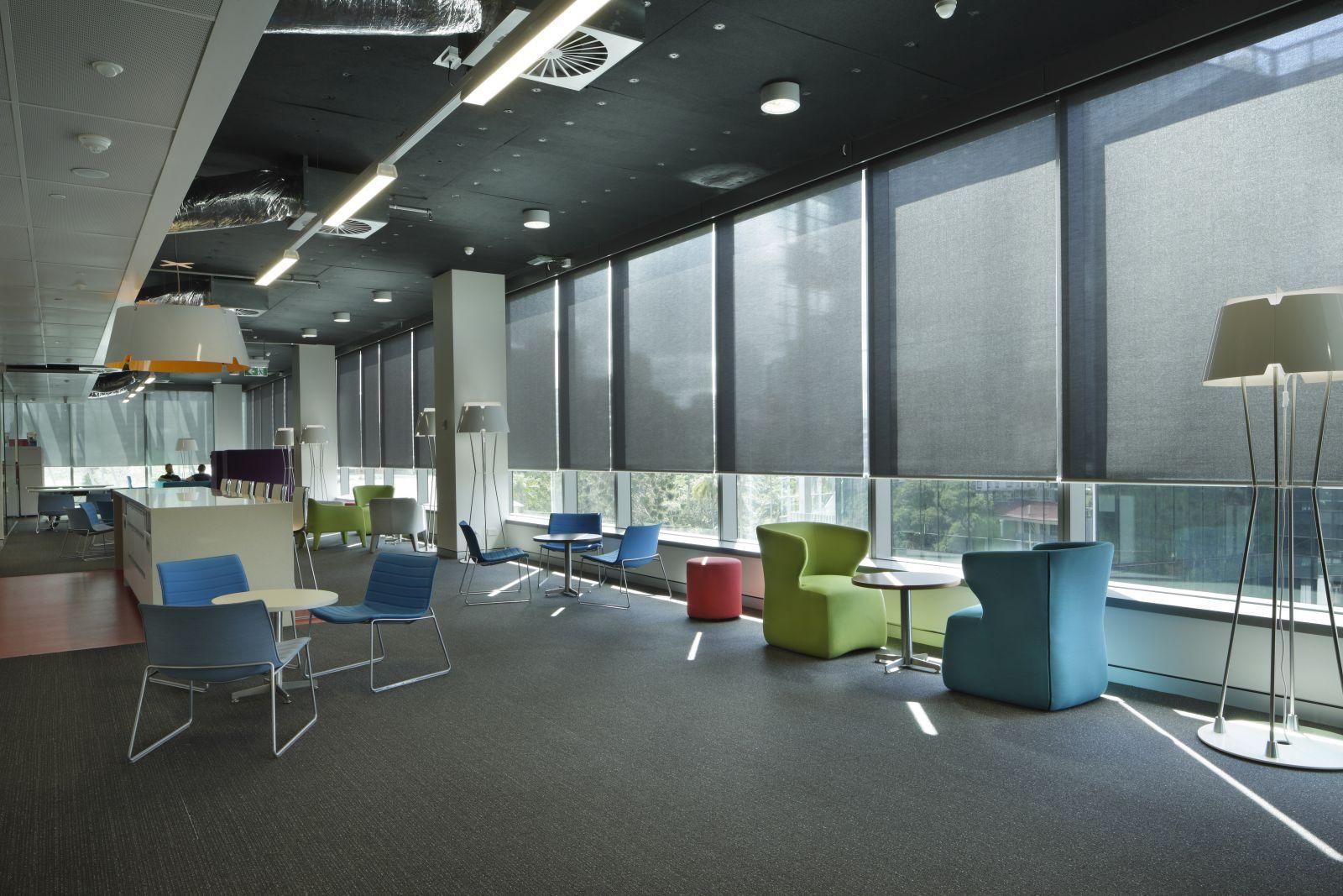 Rèm cuốn cho nhà hàng sang trọng phong cách hiện đại