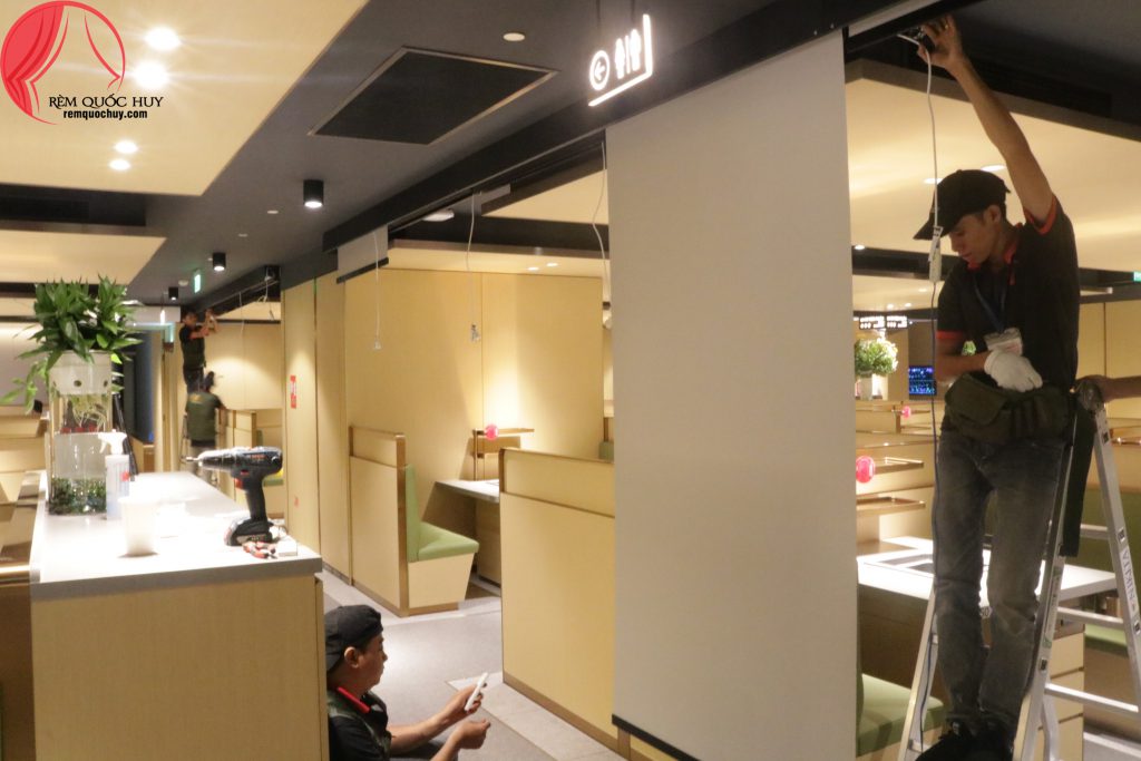 Rèm cuốn tự động chạy êm không tiếng ồn phù hợp văn phòng làm việc yên tĩnh