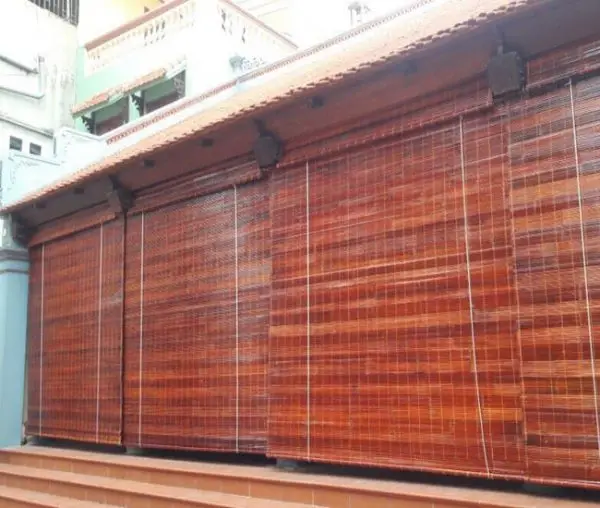 Rèm gỗ che nắng bền chắc tạo không gian ấm áp