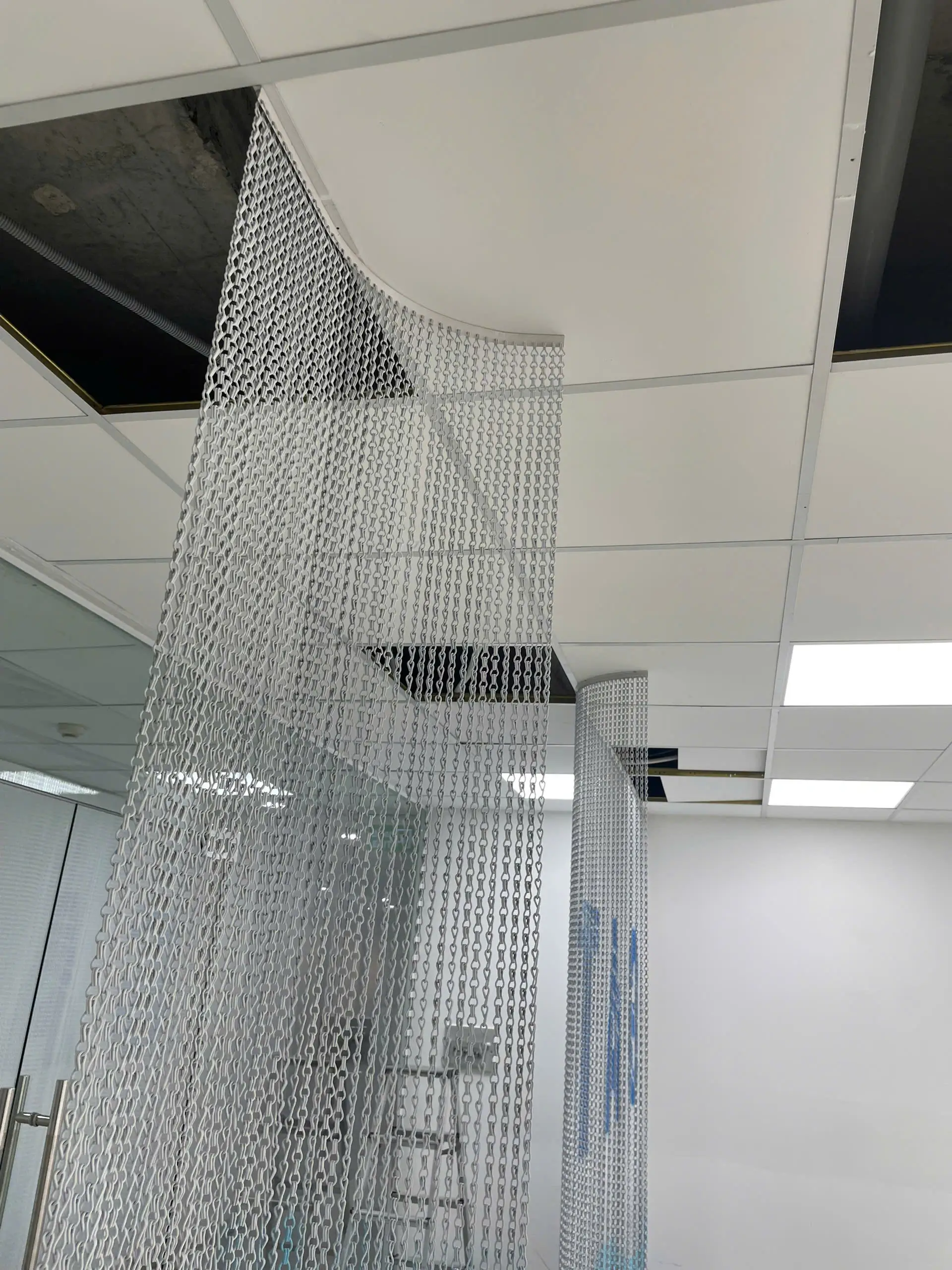 thiết kế rèm sợi xích sơn hình cao cấp trang trí