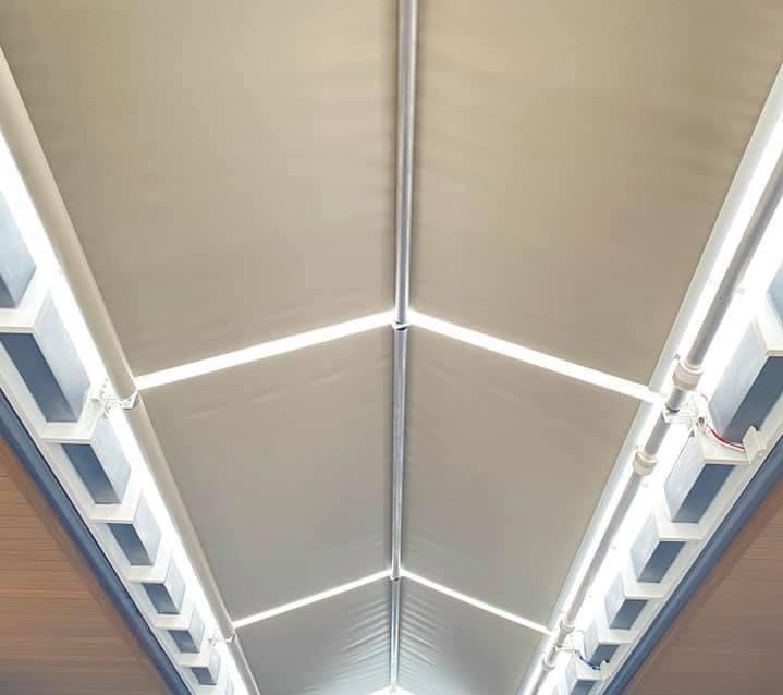 Rèm trần sân thượng tự động che nắng mưa cho không gian mở hiện đại