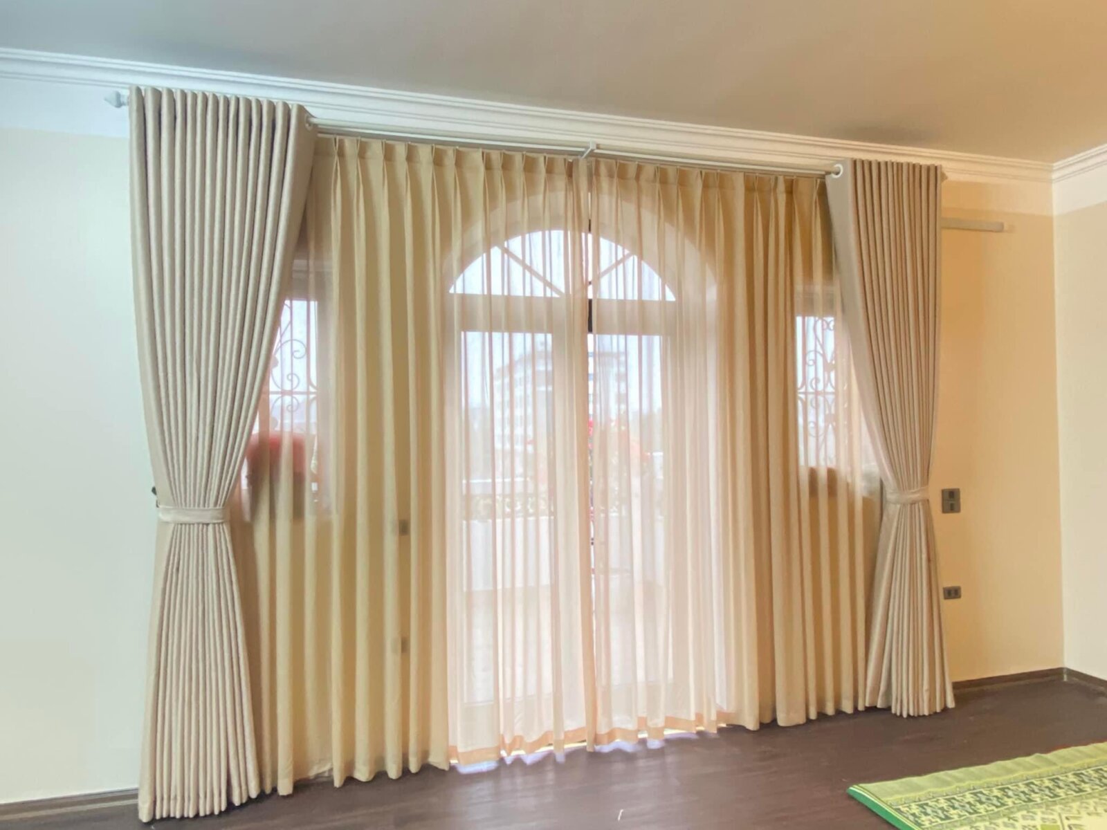 Rèm vải lụa cao cấp trang trí cửa sổ phòng khách