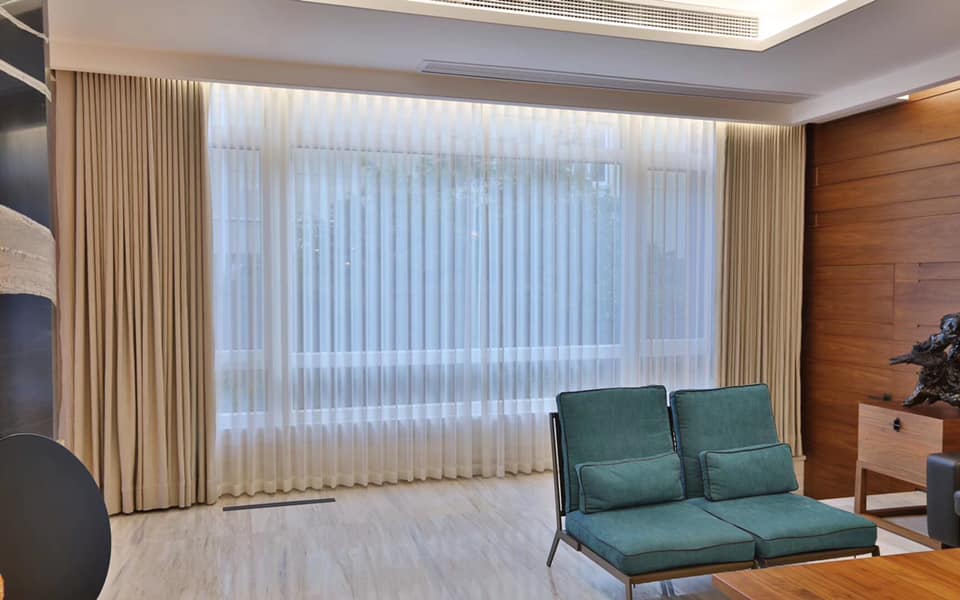 Thiết kế rèm vải mở ngang tự động cao cấp cho văn phòng