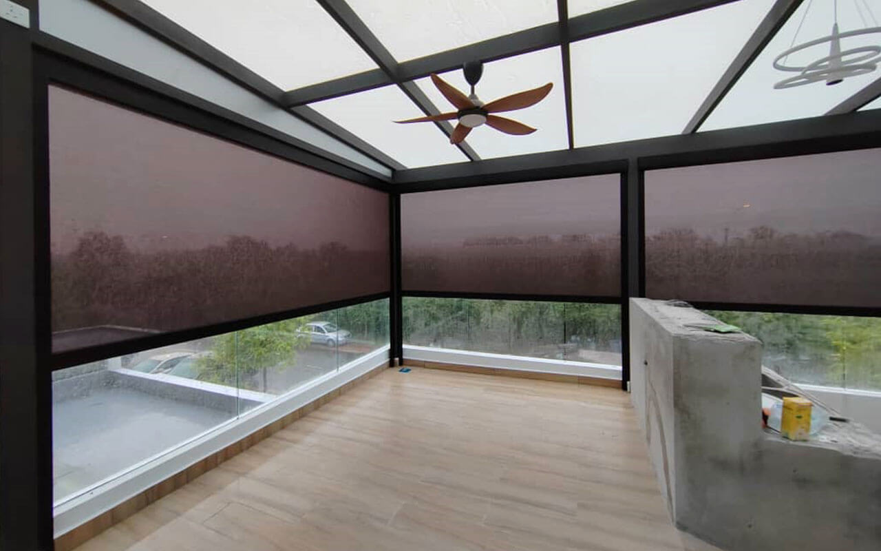 Biệt thự sân vườn lắp rèm tự động ngoài trời chống nắng