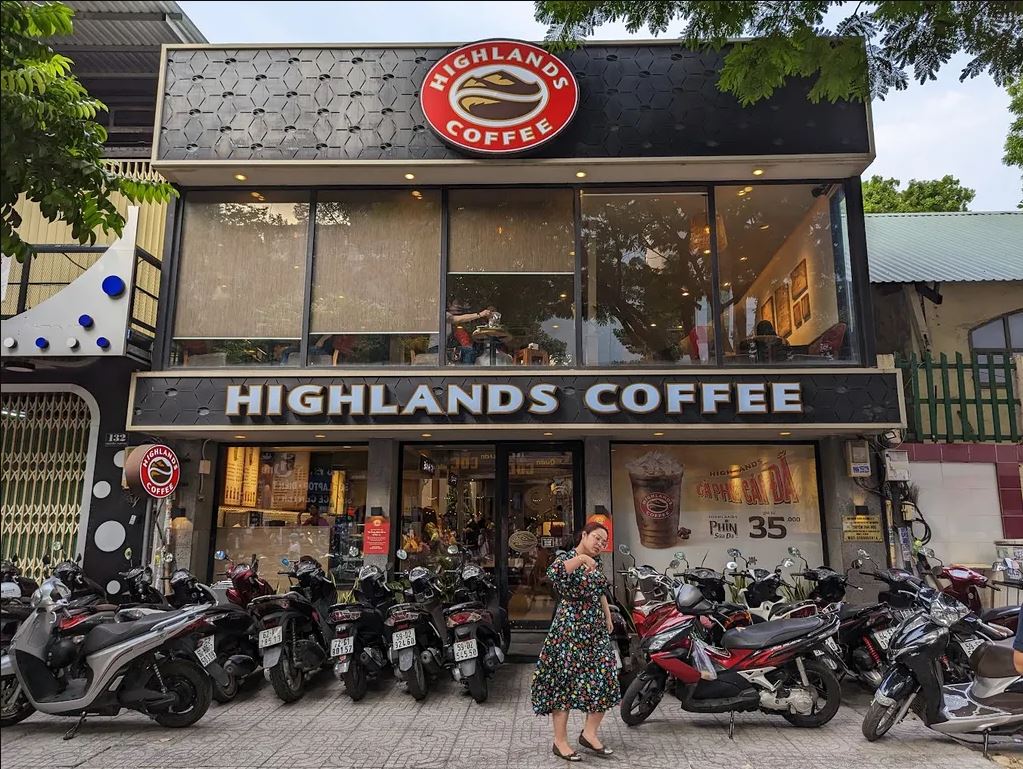 mẫu rèm ngoài trời chống nắng cho quán cà phê ngoài trời