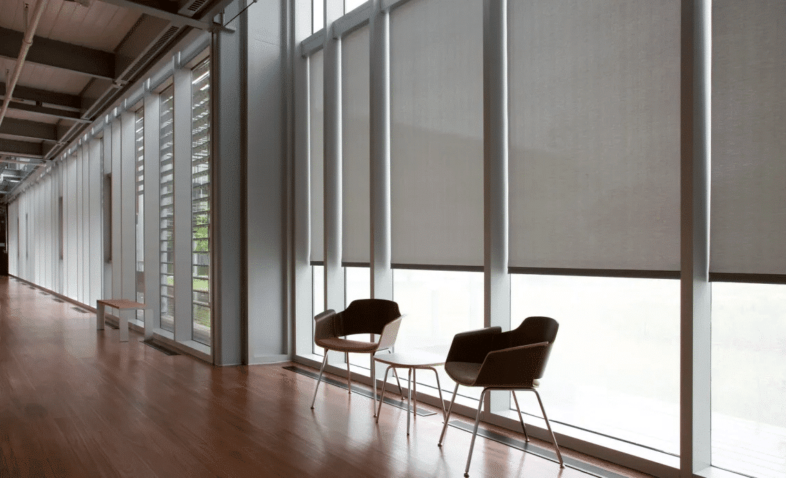 Hệ rèm văn phòng điều khiển từ xa tự động cho không gian làm việc hiện đại