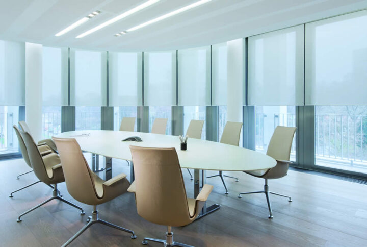 Giải pháp rèm văn phòng chất liệu vải dệt sợi nhỏ mang lại sự mềm mại và thoáng sáng cho không gian làm việc