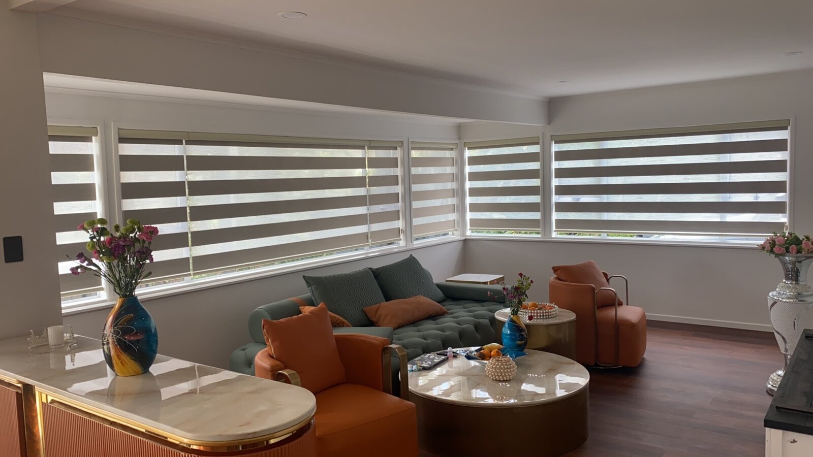 Mẫu rèm cầu vồng thực tế trong không gian sống hiện đại