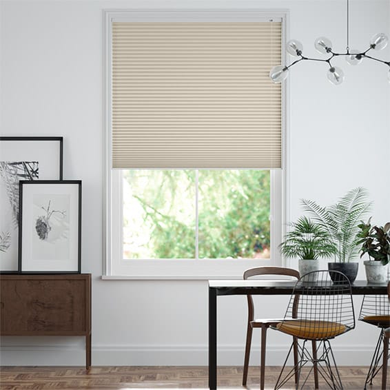 Mẫu rèm tổ ong tone vàng be phù hợp phong cách châu Âu