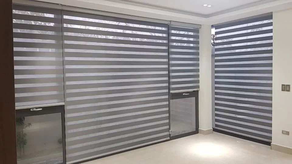 Rèm cầu vồng cho showroom nội thất cao cấp