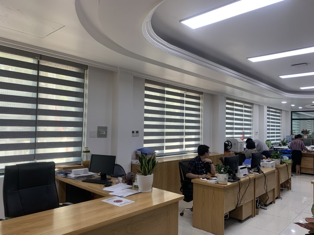 Rèm cầu vồng cho văn phòng hiện đại và chuyên nghiệp
