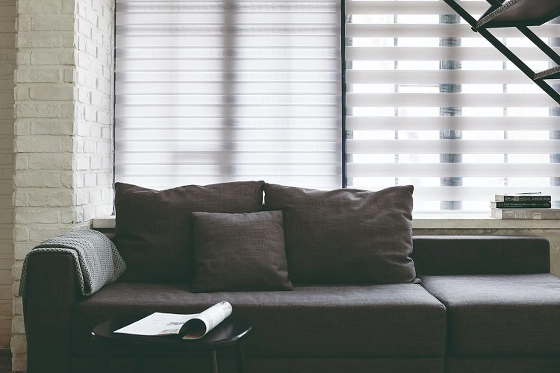 Mẫu rèm cầu vồng dễ tháo lắp và vệ sinh tiện lợi tại nhà