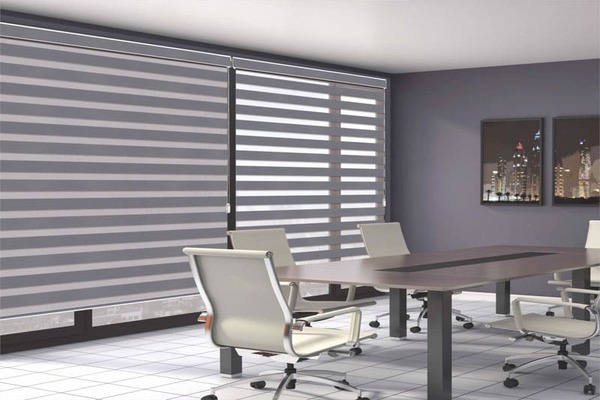 Rèm cầu vồng điều khiển bằng app hiện đại