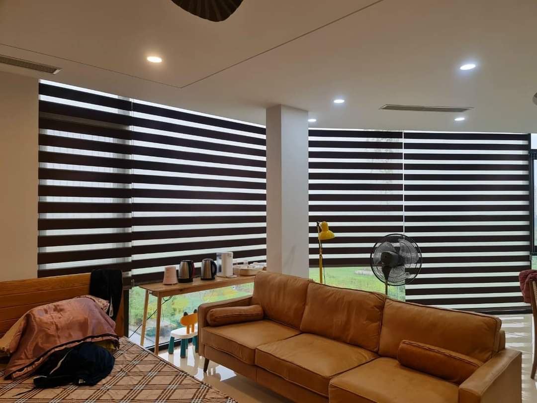 Rèm cầu vồng giúp tôn sản phẩm trong showroom