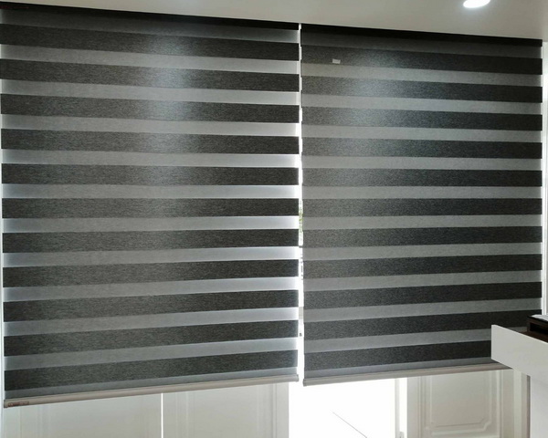 Rèm cầu vồng thiết kế ấn tượng cho quán cafe