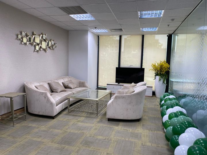 Rèm cuốn lưới xuyên sáng nhẹ nhàng cho phòng khách