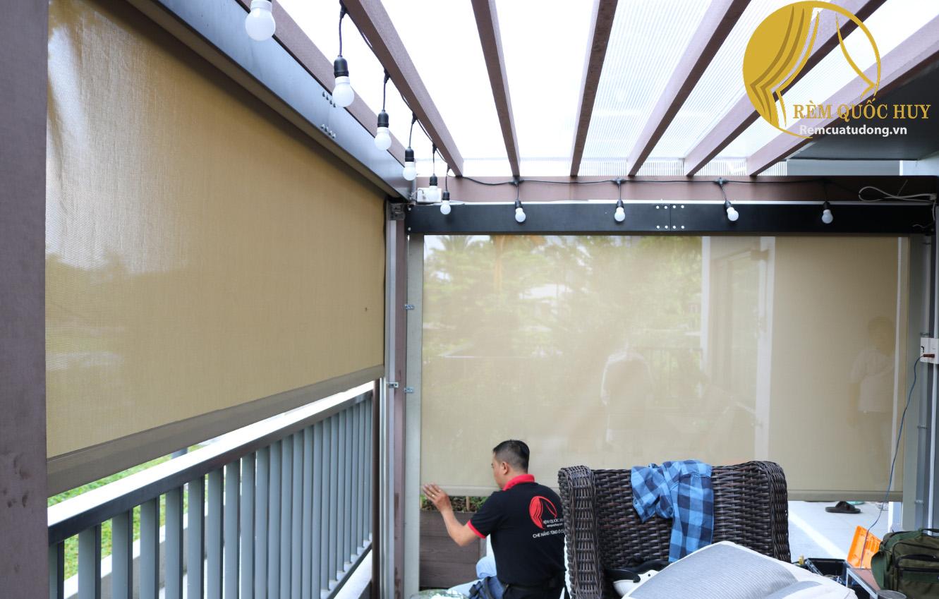Rèm cuốn nhựa cao cấp bền bỉ cho ban công và sân thượng