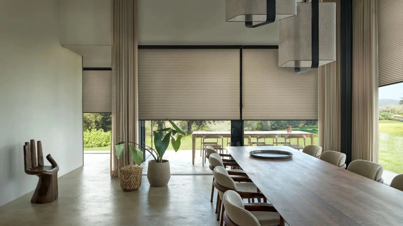 Rèm tổ ong motor yên tĩnh thích hợp cho phòng ngủ – văn phòng