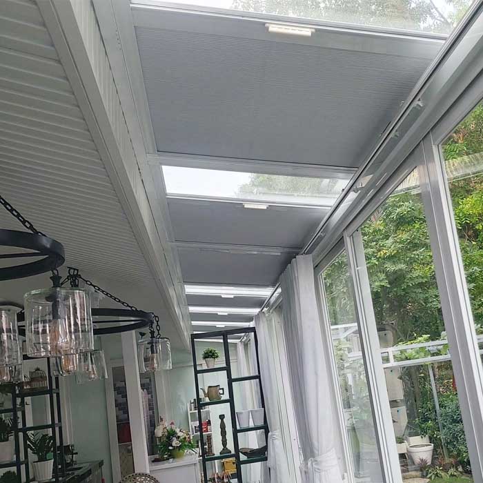 Rèm tổ ong thông minh điều chỉnh ánh sáng cho giếng trời