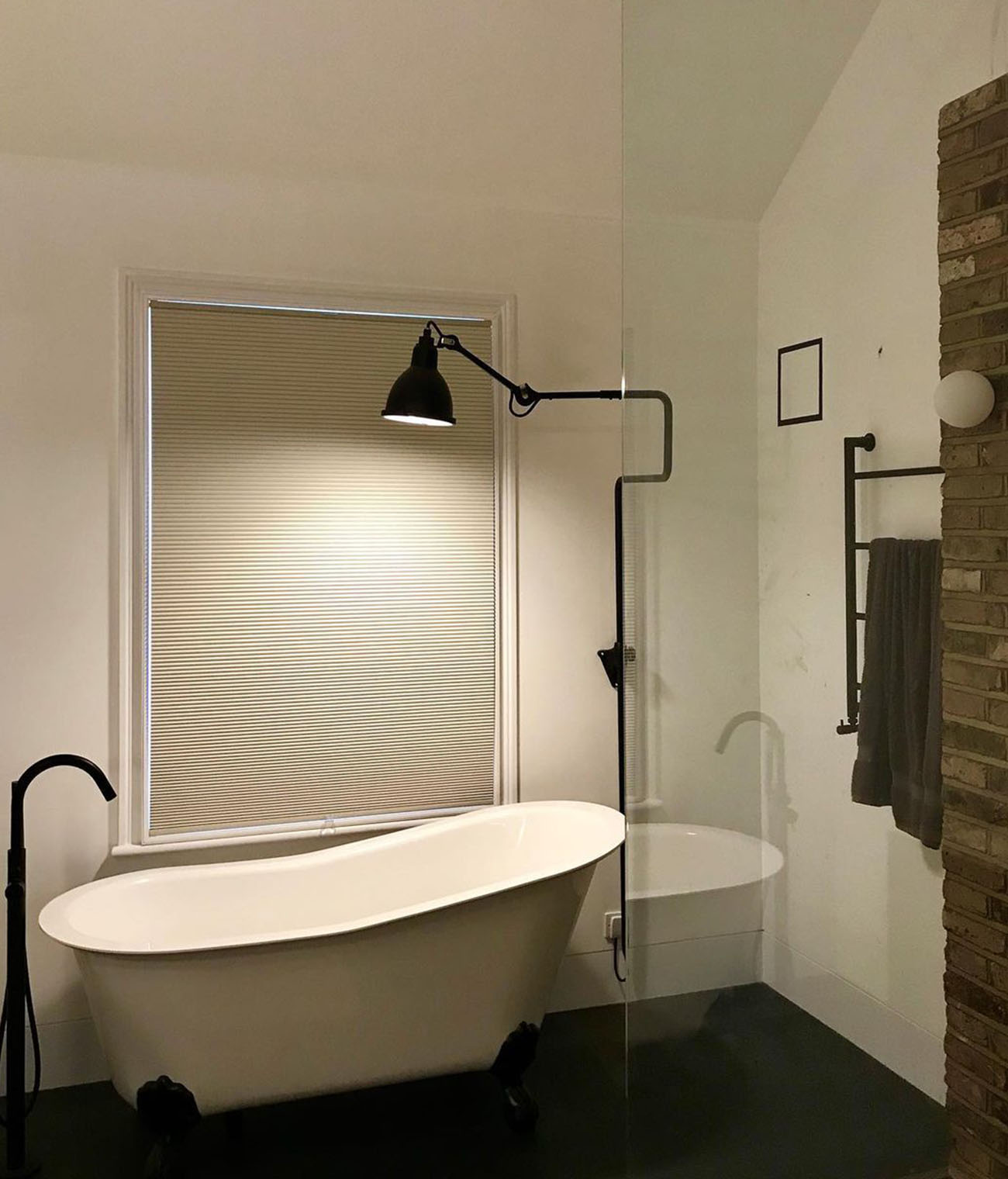 Rèm tổ ong vải không thấm nước bền đẹp và dễ vệ sinh