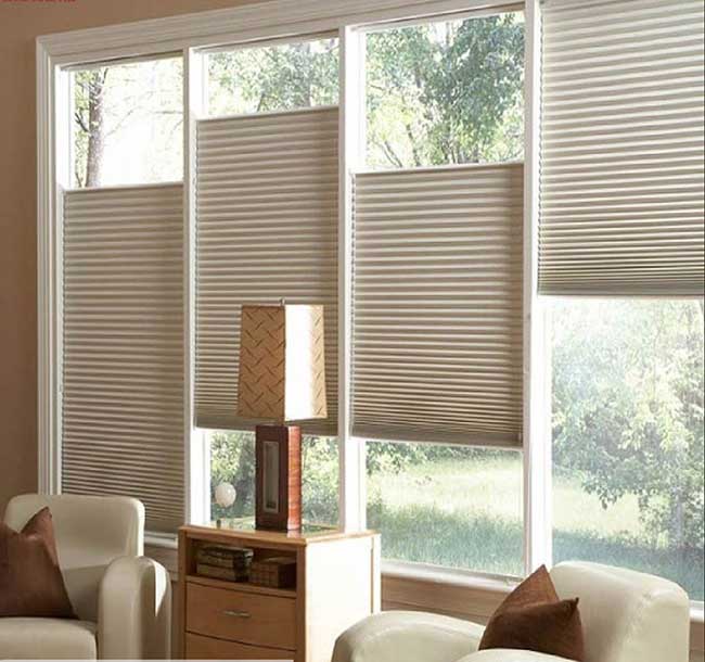 Rèm tổ ong xanh lá giúp không gian thêm tươi mát, thư giãn