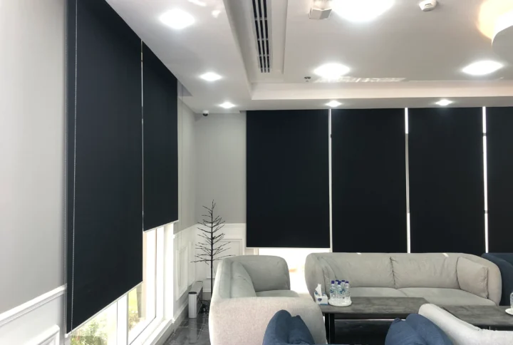 Rèm văn phòng chất liệu kháng khuẩn dành cho không gian làm việc yêu cầu vệ sinh cao