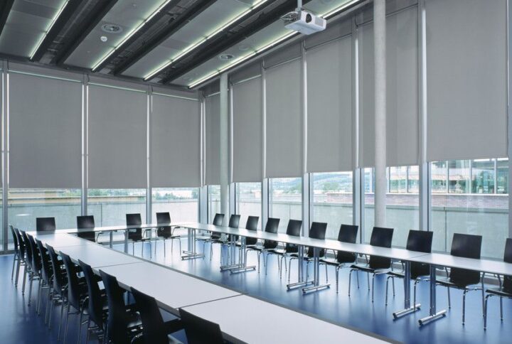 Ứng dụng công nghệ nano cho rèm văn phòng phủ nano chống bám bẩn bảo vệ không gian sạch sẽ