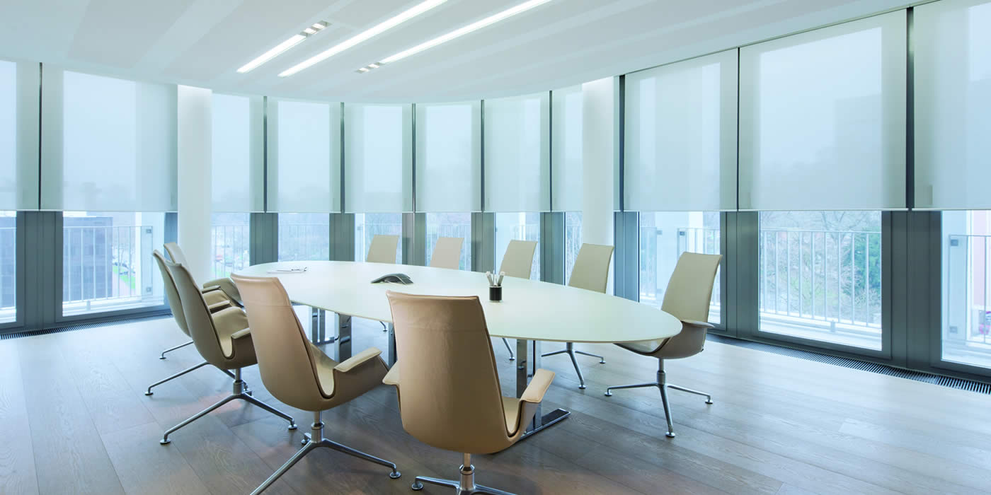 Rèm văn phòng tone trắng sang trọng cho không gian chuyên nghiệp