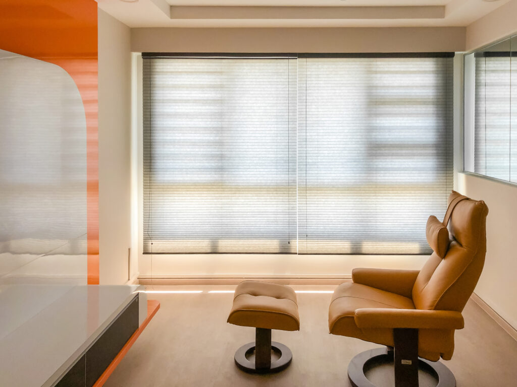 Rèm tổ ong chống chói cho không gian làm việc sáng tạo