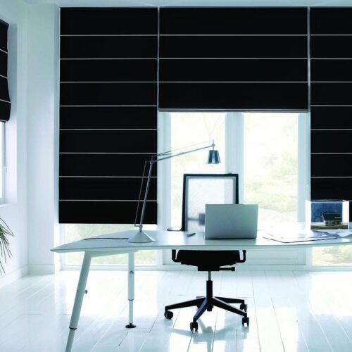 Rèm roman phong cách gấp lớp tạo vẻ thanh lịch cho văn phòng