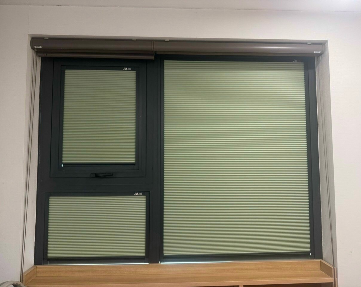 Mẫu rèm tổ ong tone xanh lá thân thiện môi trường