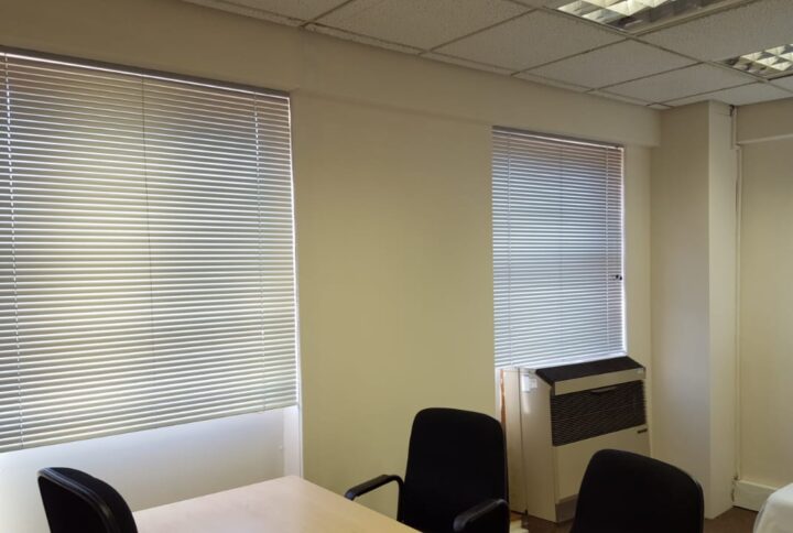 Khách hàng đánh giá rèm gỗ sau 2 năm sử dụng dựa trên độ bền, màu sắc và khả năng vận hành