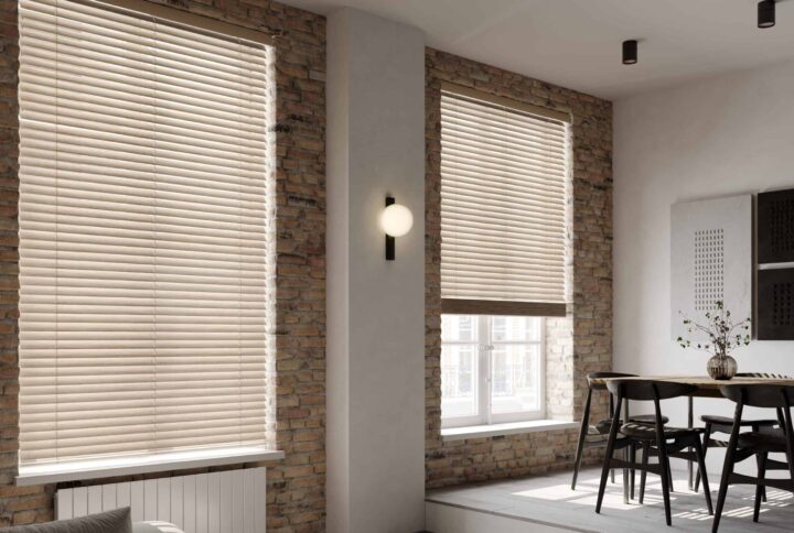 Rèm gỗ giá bao nhiêu 1m2 phụ thuộc vào chất liệu gỗ, độ dày lá và phụ kiện đi kèm