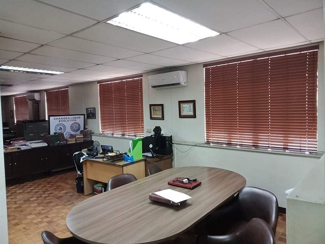 hình rèm sáo gỗ tự nhiên điều chỉnh ánh sáng linh hoạt