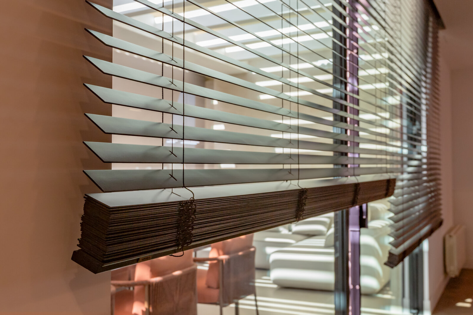 mẫu rèm gỗ tần bì tự nhiên vân đẹp