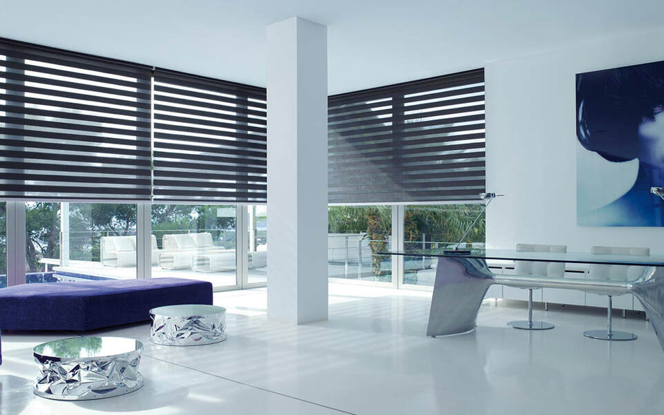 Không gian phòng khách hiện đại với rèm cầu vồng sang trọng của Rèm Quốc Huy