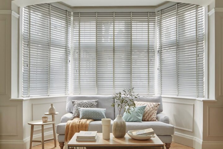 Rèm gỗ cản sáng gần như tuyệt đối cho không gian riêng tư và nghỉ ngơi