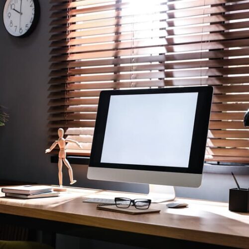 Giải đáp nguyên nhân và cách tránh cong vênh khi sử dụng rèm gỗ trong khí hậu nóng ẩm Việt Nam