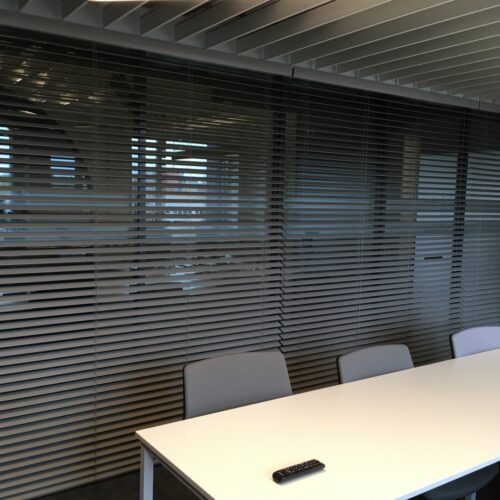 Rèm gỗ có bền không tại môi trường nóng ẩm Việt Nam? Giải đáp chi tiết