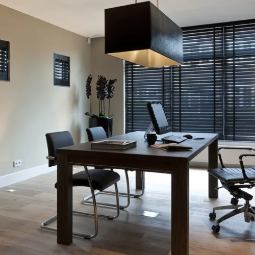 Rèm gỗ không bám vết tay nhiều: Lựa chọn bề mặt hoàn thiện giúp rèm luôn sạch đẹp