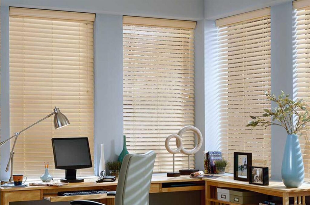 rèm gỗ loại nào phù hợp phòng ngủ tạo cảm giác ấm áp