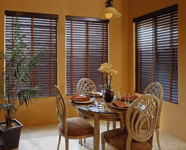 Rèm gỗ phong cách luxury – điểm nhấn sang trọng cho biệt thự và không gian cao cấp