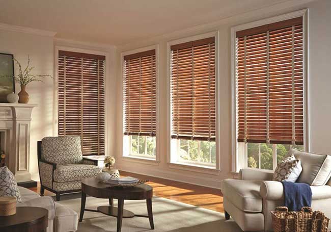 rèm gỗ phong thủy màu nâu đất mang cảm giác ấm áp