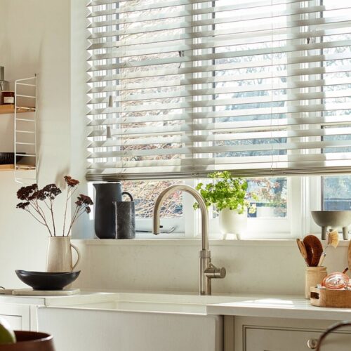 Rèm gỗ vận hành nhẹ nhàng – Sự khác biệt giữa rèm gỗ cao cấp và phổ thông